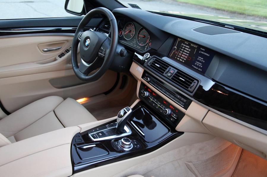  BMW 528i xDrive 2012 года  (фото 25 из 41)